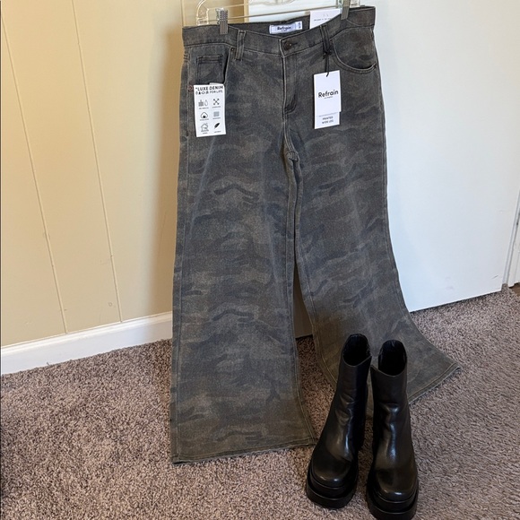 Refrain Camouflage Wide-Leg Jeans - Picture 2 of 9